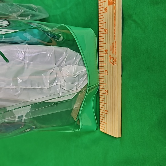 Ed Hardy PVC zippered Beach Bag - Picture 9 of 11